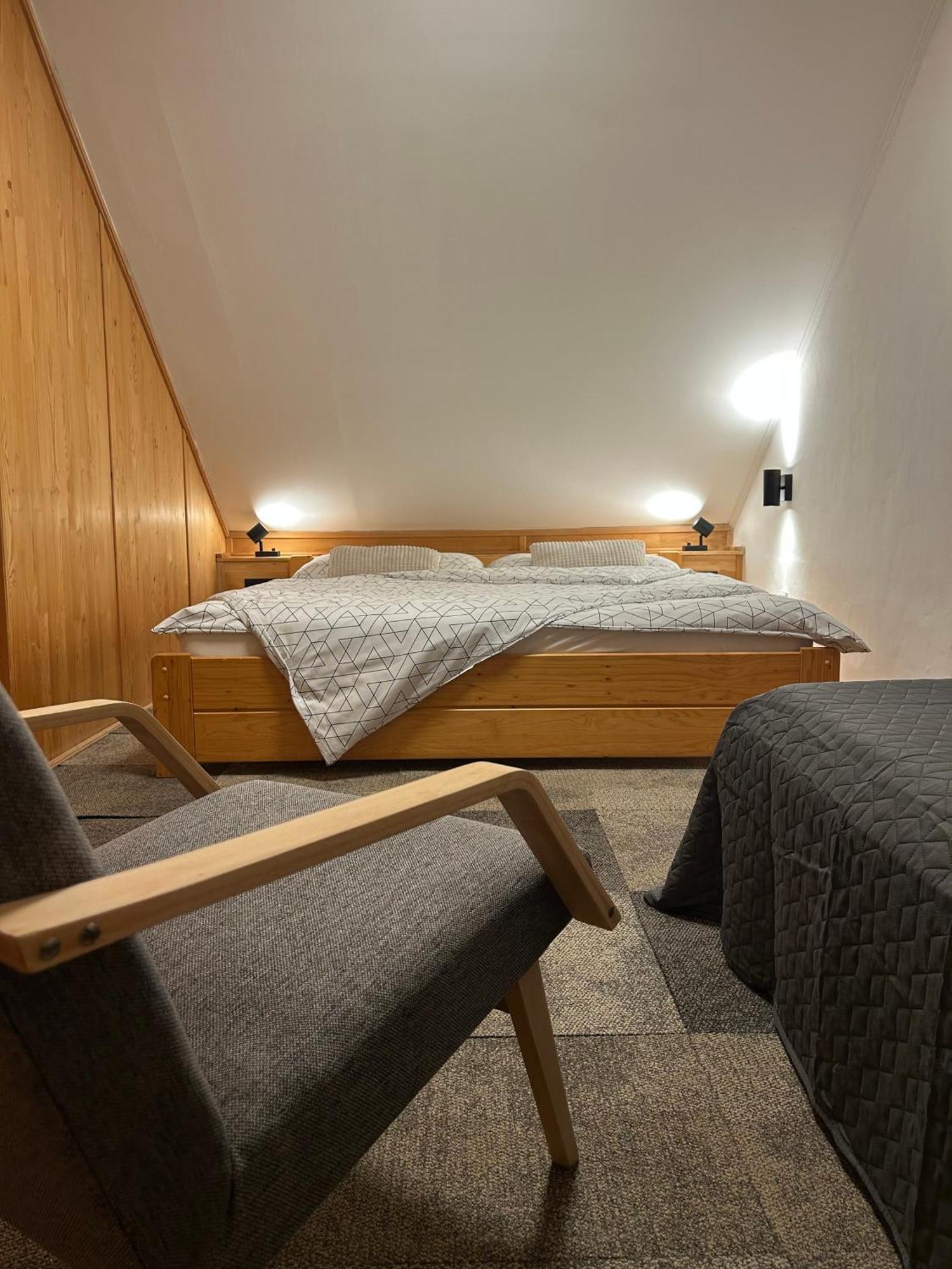 Domcek V Strani Villa Mýto pod Ďumbierom Exteriör bild